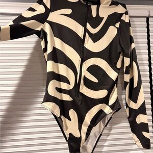 SHEIN Black & Cream Long-Sleeve Zip Front Bodysuit